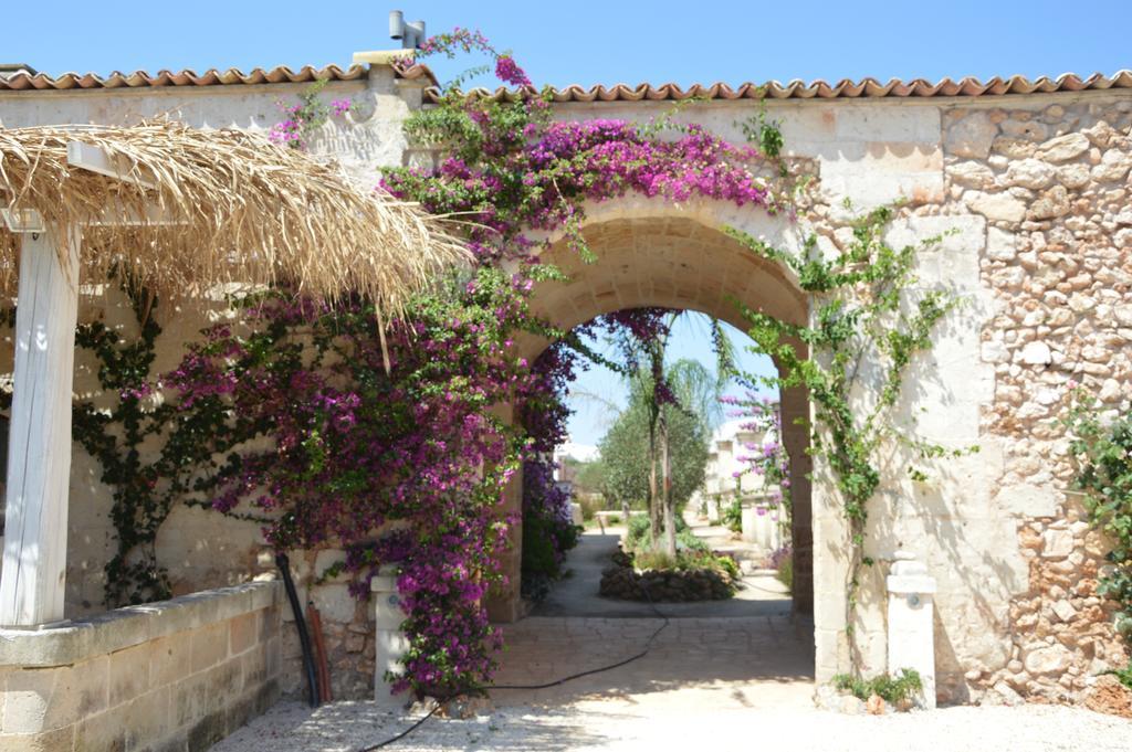 Agriturismo Tenuta Mazzetta Mesagne Exterior foto